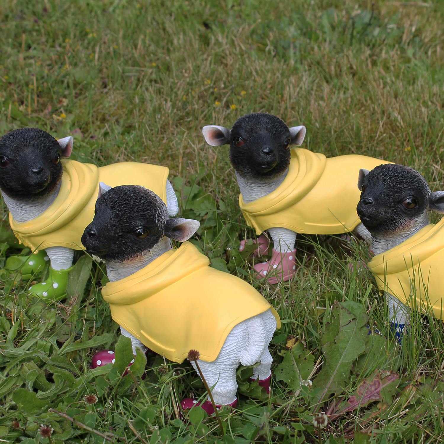 Gartenfigur Schaf Lamm Figur Deko Schaf lustige Gartenfiguren mit Mantel und Gummistiefel versch. Farben