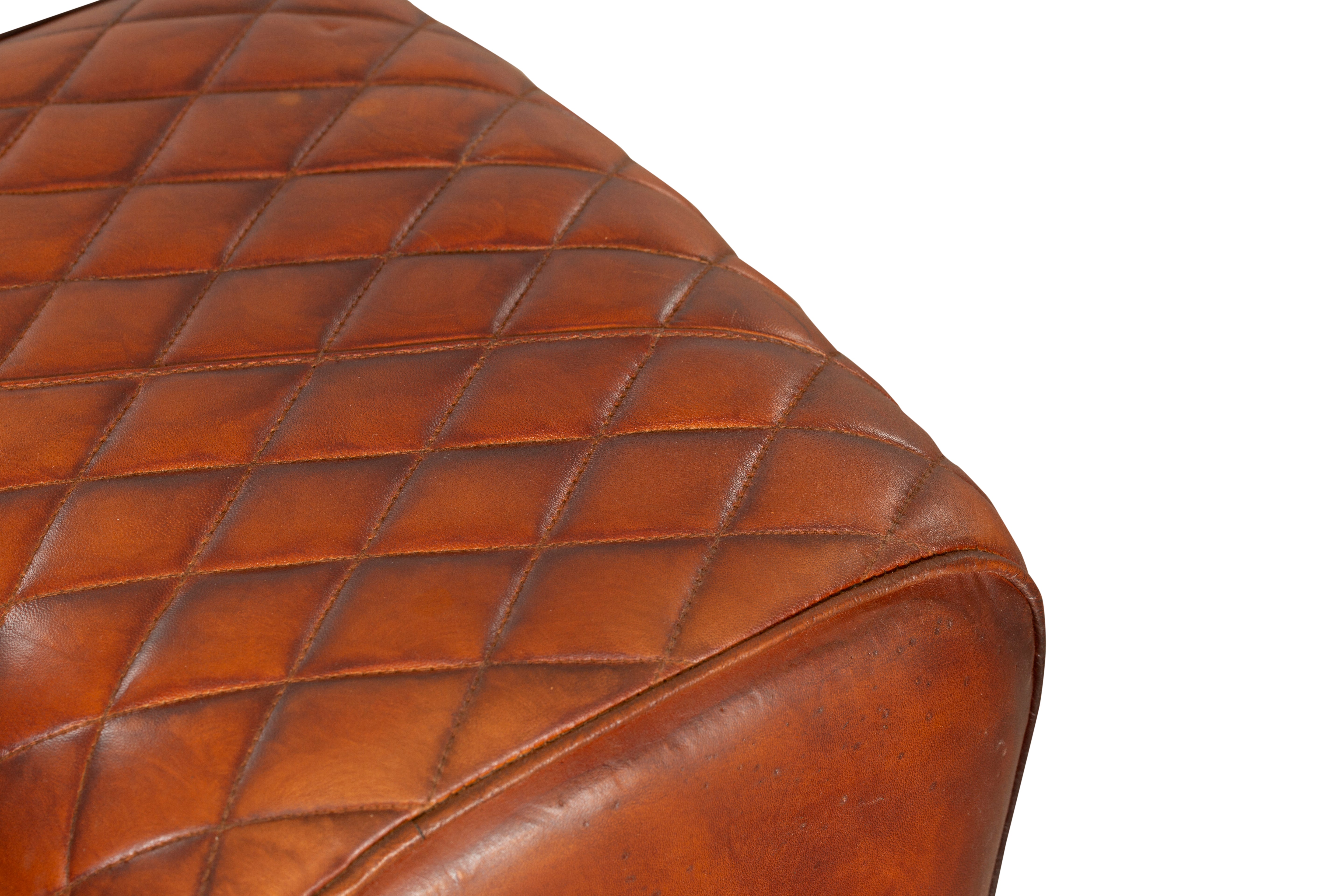 Hocker edler Sitzhocker NOIDA Lederhocker aus Massivholz von Interia Home & Living