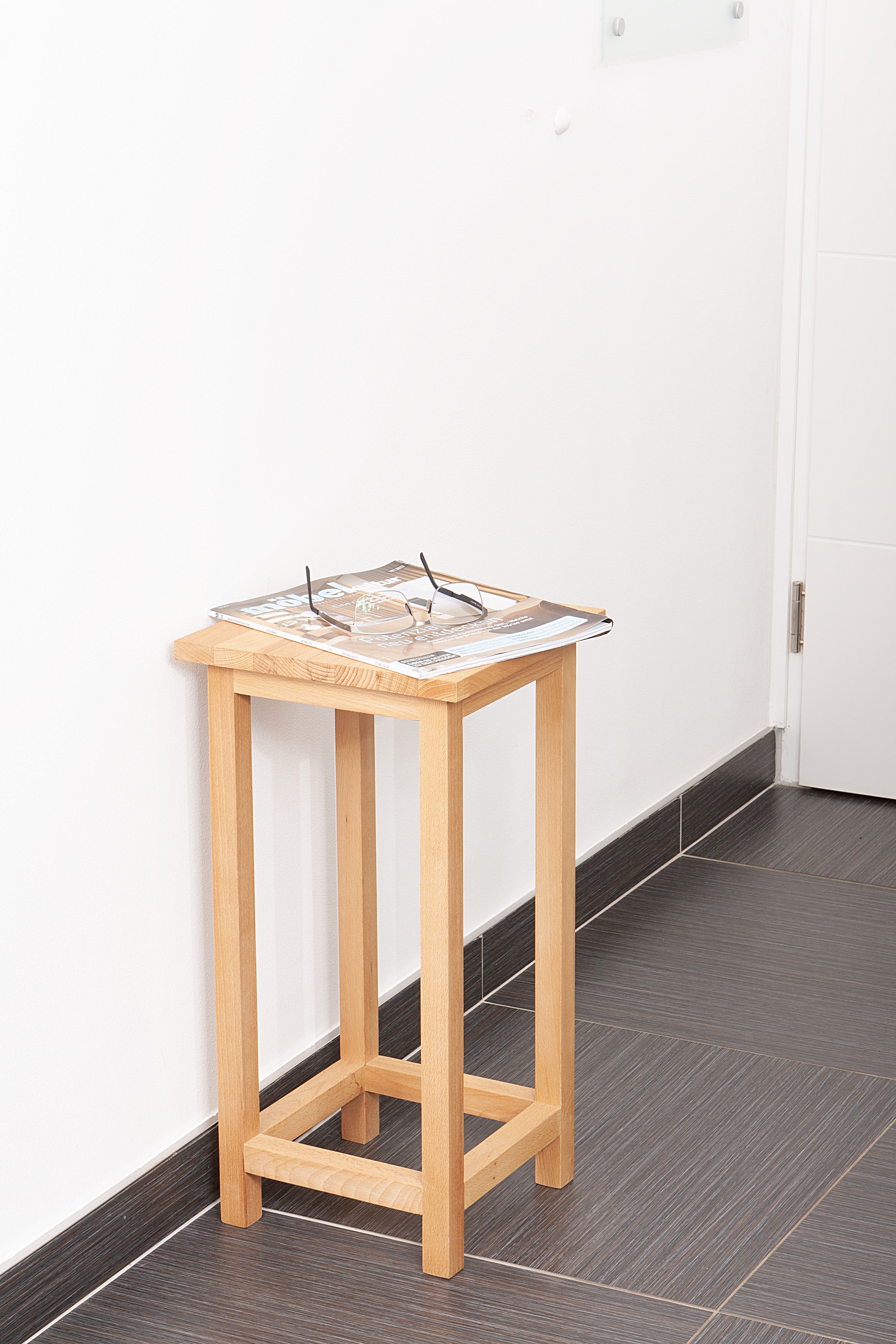 Blumenständer massiver Pflanzenständer MARCO 2 Dekohocker aus Kernbuche von Interia Home & Living