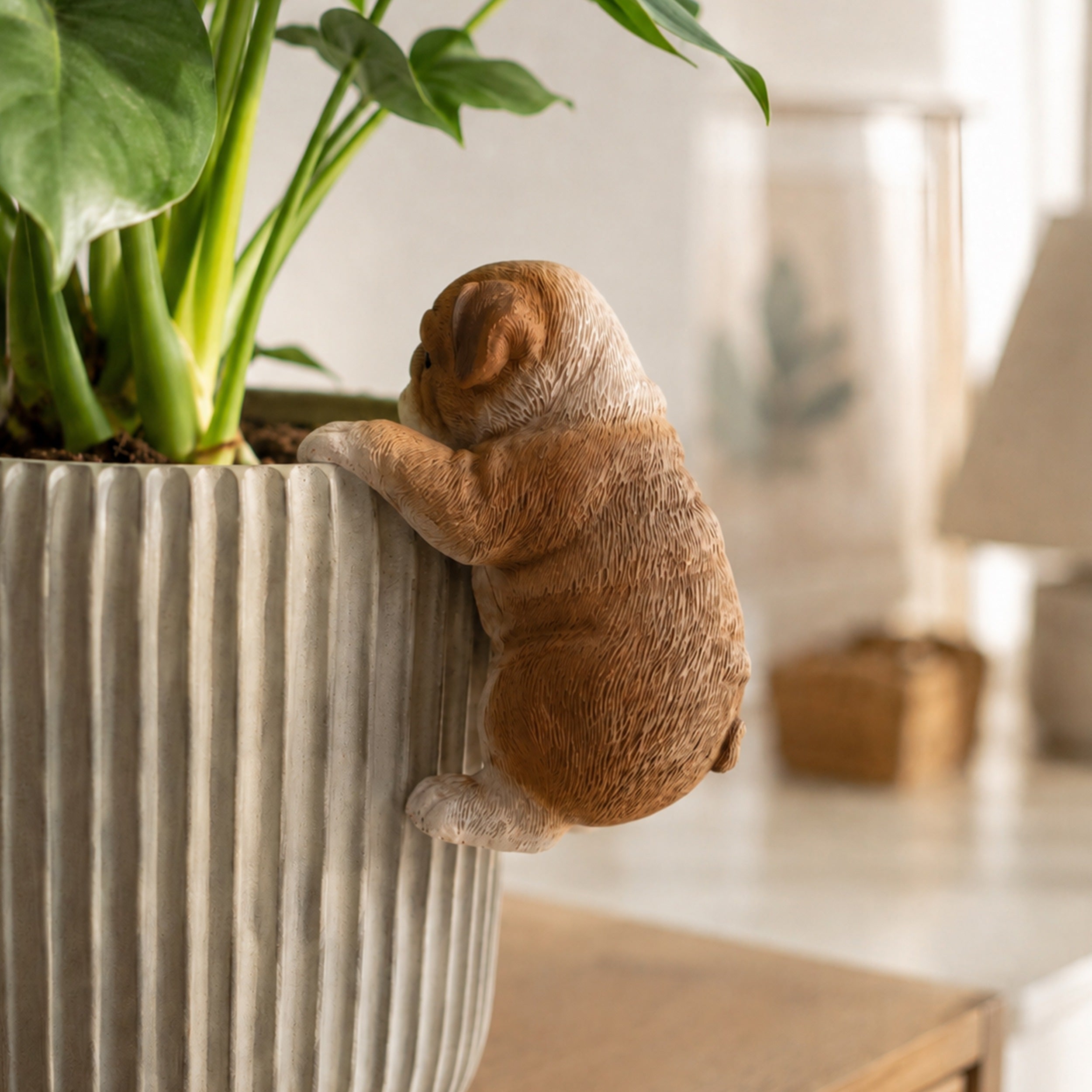 Dekofigur Bulldogge zum Anhängen Blumentopf Hundefigur braun wetterfest für Garten Balkon Terrasse und Zimmerpflanzen