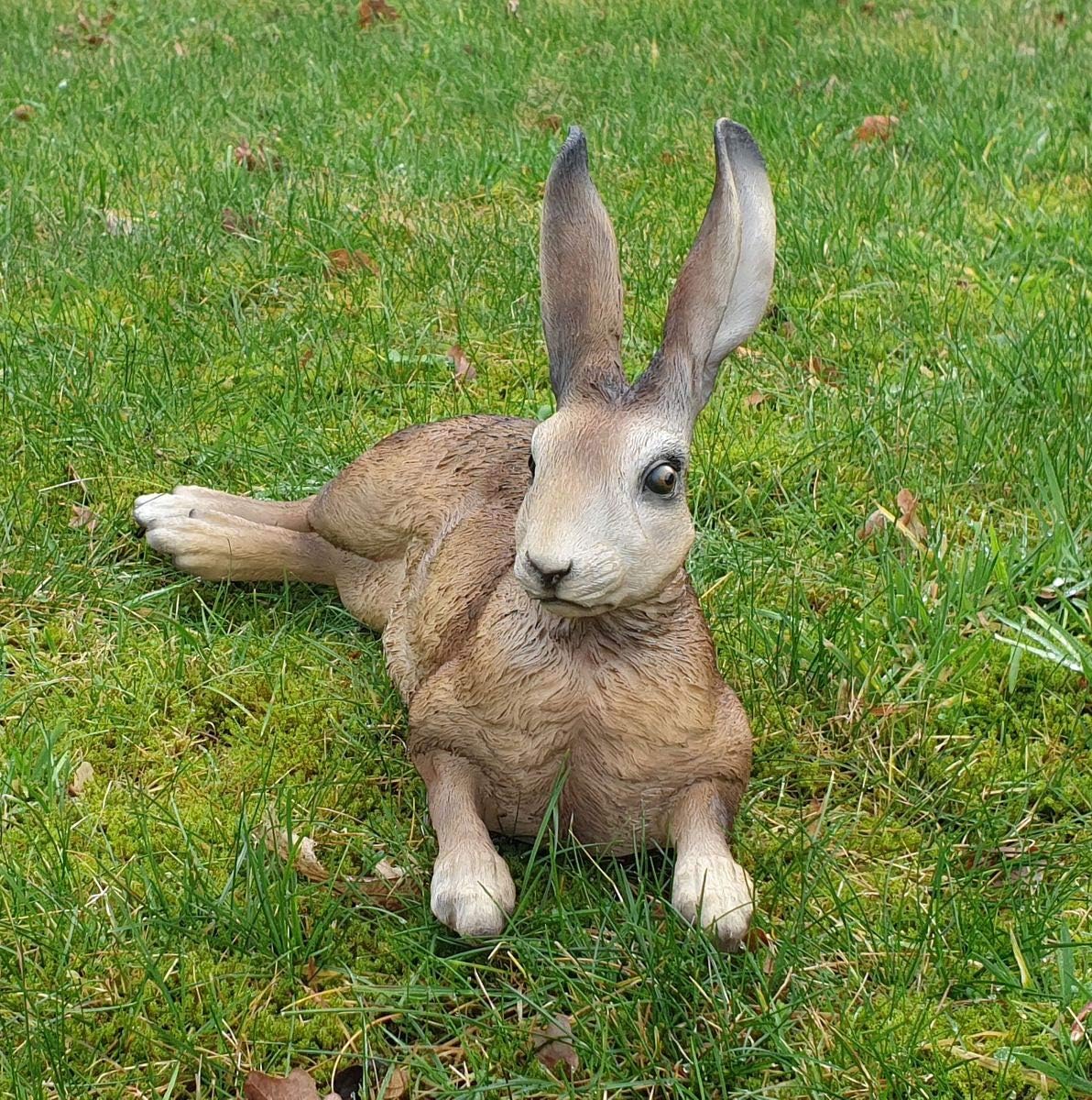 Hasenfigur Hase Figur liegend „Uwe“ Deko Osterhase Gartendeko wetterfest Indoor Outdoor Hase Statue Deko Hase Osterdeko Hase