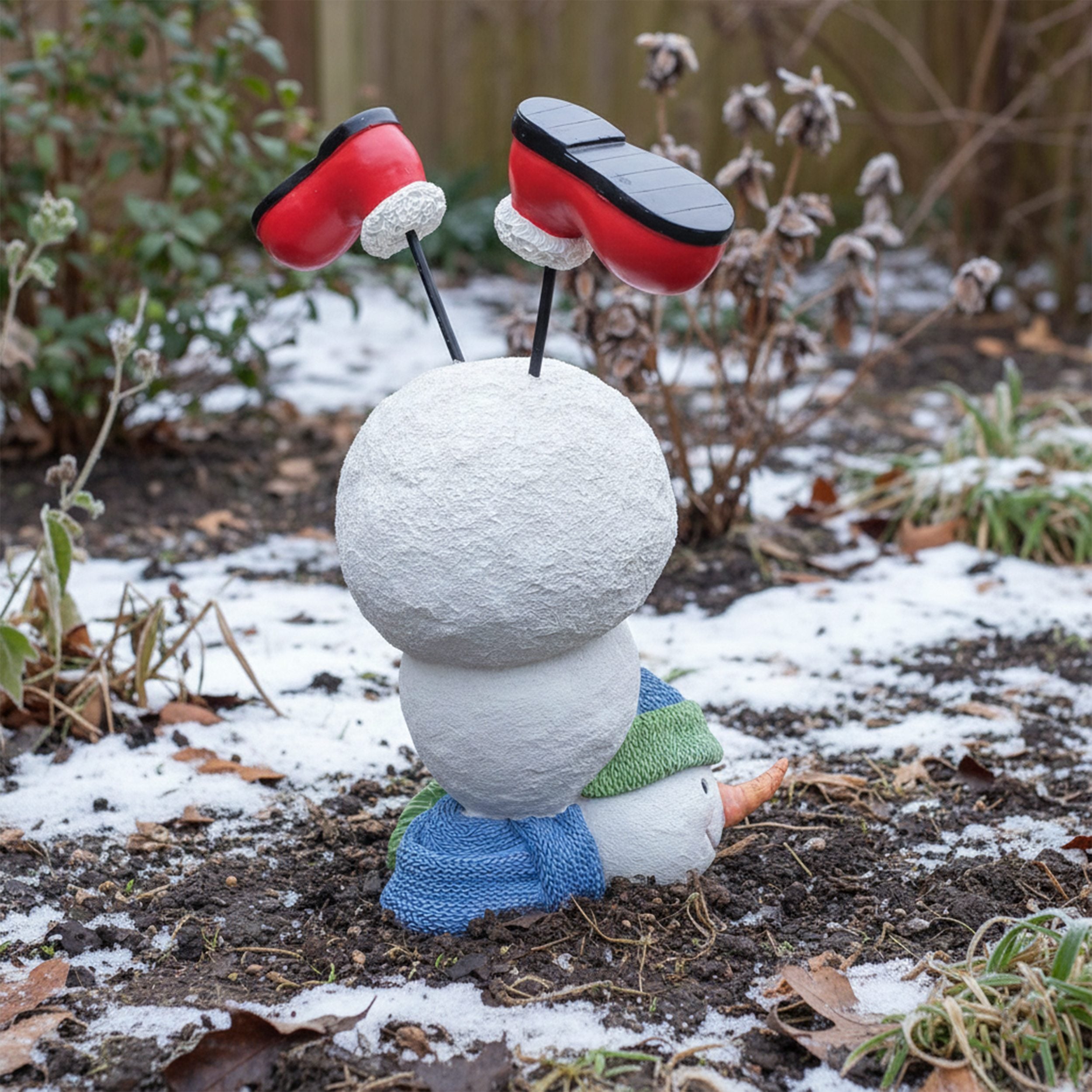 Lustige Weihnachtsdeko Schneemann im Handstand wetterfest