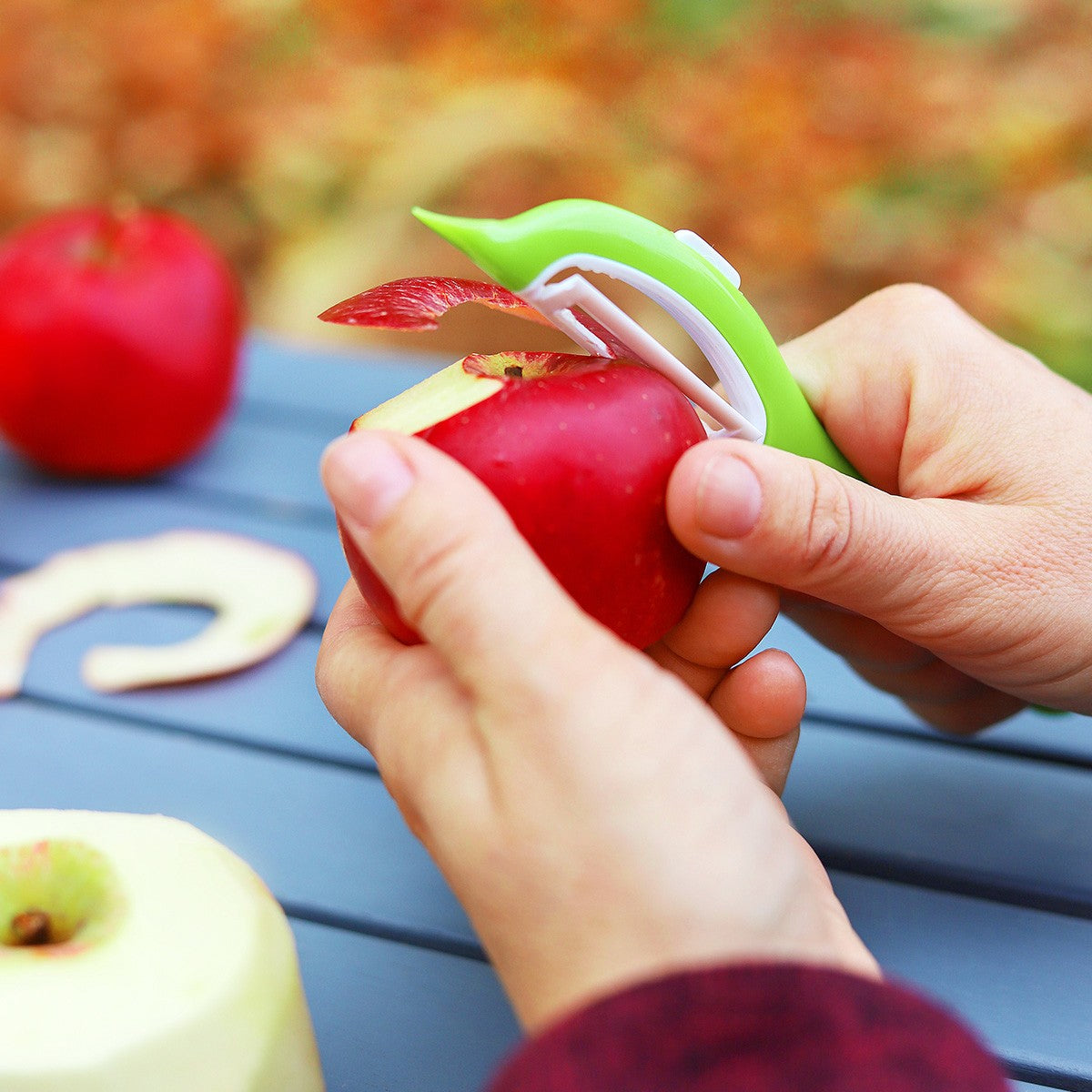 Keramik-Schäler VITAMINO mit Längsklinge von Tescoma – Sparschäler für Obst und Gemüse